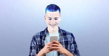 Genç bir insan akıllı telefonuna bağlanıyor, yüz tanıma teknolojisini gösteriyor. Modern arkaplanda, günlük yaşamda kimlik belirleme yöntemlerinin ilerlemesi vurgulanmaktadır..
