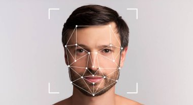 Yüzünde geometrik bir kaplama olan bir adam hafif bir arkaplan karşısında yakalanır. Bu teknoloji, yüz tanıma özelliklerini tanımlama amacıyla kullanılır..