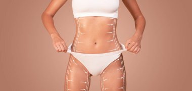 Bir kadın vücudunu şekillendirir ve şekillendirir, kadınsı kıvrımlara odaklanır ve cildini şımartır. Bu aktivite onun sağlık ve kilo kaybına olan bağlılığını vurguluyor..