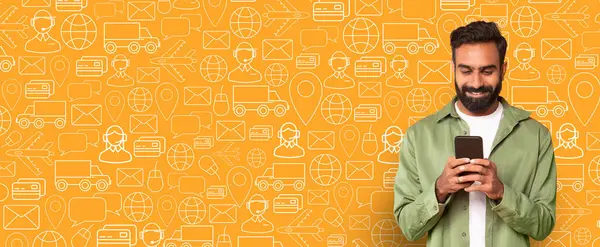 Alıcı, akıllı telefondan online alışveriş uygulaması ile iletişim kurar. Renkli arkaplanda modern alışveriş deneyimini vurgulayan teslimat ve ticaret sembolleri yer alıyor..