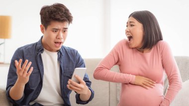 Erken teslimat. Şok olmuş Asyalı koca, hamile eşi için acil durum çağrısı 