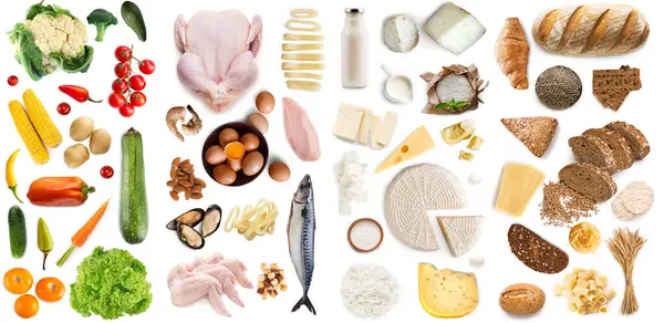 Ekmek, peynir, makarna ve balık, et, biber ve salata, beyaz arka planda izole edilmiş, üst manzara, panorama, kolaj. Dengeli diyet, sağlıklı yemek seti, gıda blogu ve market ürünlerinin dağıtım hizmeti