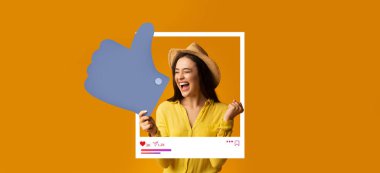 Kendinden emin bir nüfuz sahibi, başarısını baş parmağıyla kutluyor..