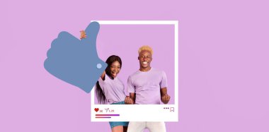 Etkilenenler, her ikisi de gündelik giysiler giyen, pastel mor bir arka plana karşı dururlar. Çevrimiçi nişanlarını ve başarılarını kutlarken pozitifliklerini göstermek için başparmak kaldırıyorlar..