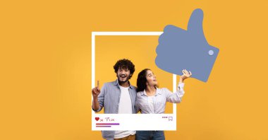 İki nüfuzlu kişi, parlak sarı bir arkaplan önünde neşeli bir poz vererek yaratıcılıklarını ve sosyal medya ilişkilerine olan heveslerini gösterirken, aynı zamanda seyirci bağlantısının önemini vurguluyor..