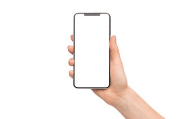 Büyük boş ekran ile cep telefonu tutan kadın, beyaz arka planda izole, boş alan