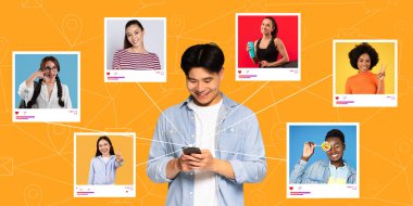 Asyalı genç adam, turuncu arka plandaki arkadaşlarının resimleriyle çevrili akıllı telefonunu kullanırken gülümsüyor. Görünüşe göre eğleniyorlar, çeşitli aktiviteler sergiliyorlar..