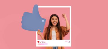 Genç bir nüfuz sahibi, büyük bir başparmak işareti tutarken heyecanını ifade eder. Parlak pembe arka plan, olumlu çevrimiçi etkileşimleri ve içerik oluşturmayı yansıtan kutlama havasını artırır.