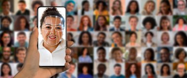 Bir kullanıcı, modern kimlik teknolojisinden yararlanmak için akıllı telefonuyla yüzünü tarıyor. Arka planda, farklı yüzlerden oluşan bir kolaj insanların tanınma aralığını gösteriyor.