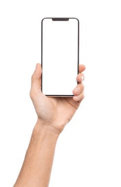 Beyaz arka plan üzerinde izole erkek elinde boş ekran ile yeni trendy smartphone