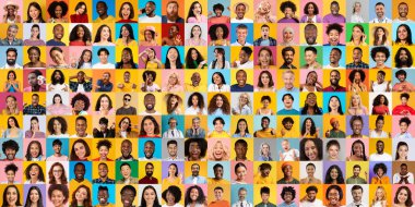 Bu canlı kolaj, çeşitli geçmişlerden çeşitli bireylerin gülümsemelerini ve sevinçlerini ifade etmelerini içeriyor..