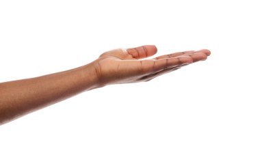 Tutmak veya sunmak. Uzanmış kadın el, siyah kız boş palmiye beyaz arka plan üzerinde izole tutmak, boş alan ile panorama