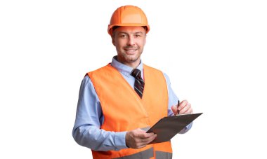 Profesyonel İnşaat İşçisi, Beyaz Stüdyo arka planında İşçi Sözleşmesi olan, Kameraya Gülümseyen. İnşaat Belgesi, İş Bulma Teklifi Konsepti. Panorama