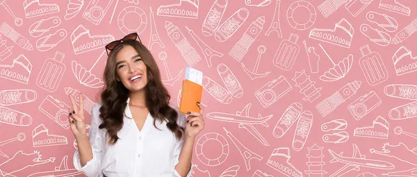 Neşeli bir gezginin elinde pasaport ve biletler var. Yaklaşan bir macera için heyecanlı. Canlı seyahat temalı çizimler canlı bir zemin oluşturur. Gezgin şehvetine ilham vermek için birebirdir..