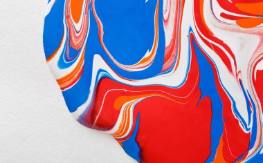 Sıvı Ebru boya arka plan. Boyama beyaz soyut doku sıvısı. Akrilik canlı renkler renkli karışımı.