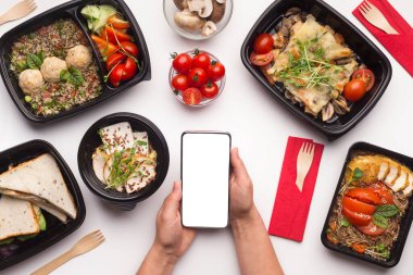 Reklam için boş alan ile cep telefonunuzda Sağlıklı restoran gıda teslimat