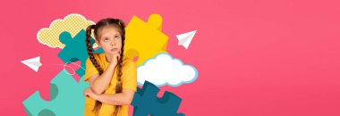 Sarı tişörtlü bir çocuk, derin düşüncelere dalmış, parlak pembe bir arka planda duruyor. Etrafını saran renkli yapboz parçaları ve bulutlar okul temalı bir kolaj oluşturuyor..