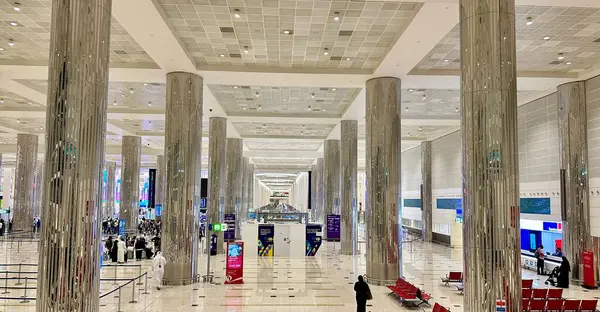 stock image DUBAI,UNITED ARAB EMIRATES.15 SEPTEMBER 2023.Elevated view of dynamic Dubai Airport with bustling travelers and structural columns