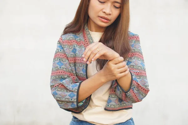 stock image Asian woman having muscle weakness in her hands