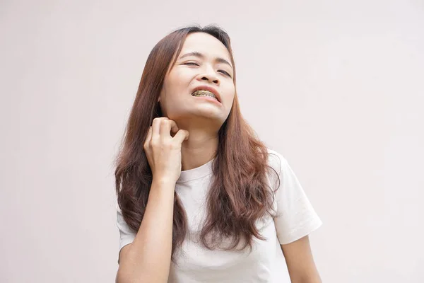 Asian woman having throat itching