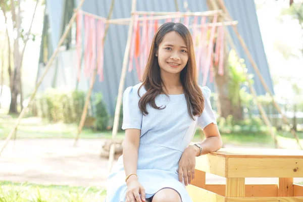 Glücklich Asiatisch Frau Ein Café — Stockfoto