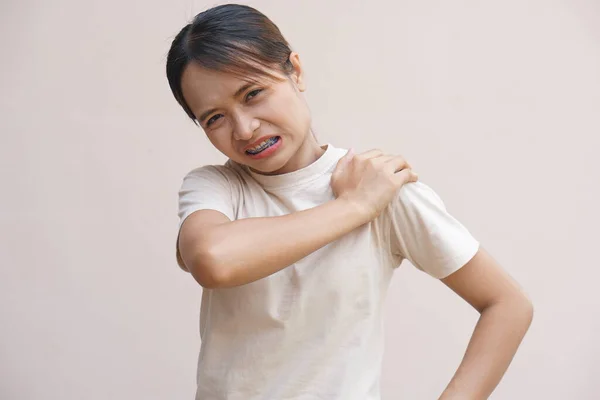 Asian Woman Suffering Shoulder Pain Sitting Long Time Work — Stock Photo, Image