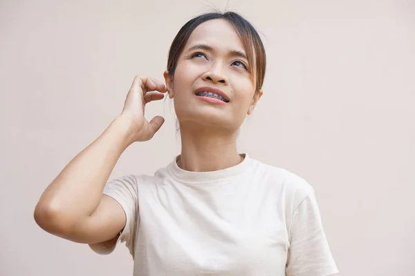 Asian Woman Having Itchy Ears — Foto Stock