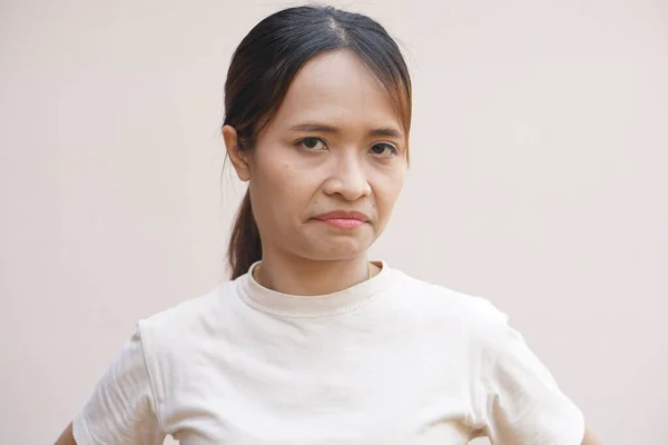 Asian Woman Making Dissatisfied Face — Stock Photo, Image