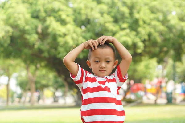 Happy Boy Parku — Stock fotografie