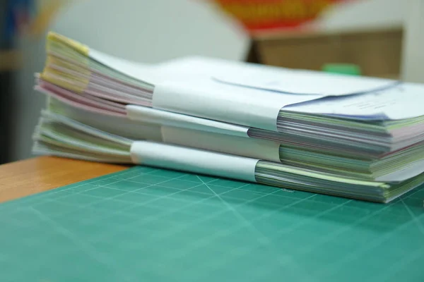 Pile Documents Inachevés Sur Bureau Pile Papier Affaires — Photo