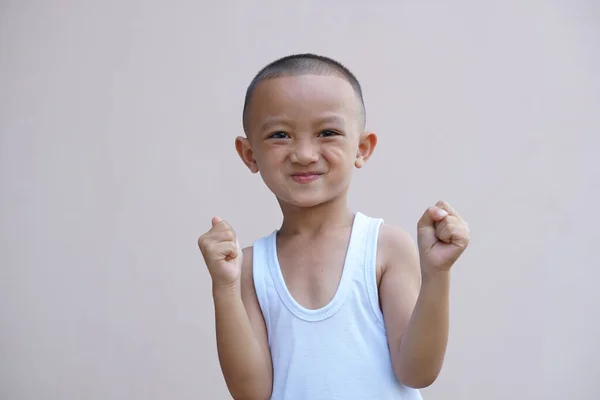 Азиатский Мальчик Улыбается Счастливо Комната Стены Фона — стоковое фото