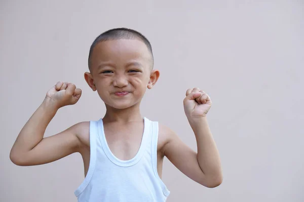 Azji Chłopiec Uśmiechając Szczęśliwy Pokój Ściany Tło — Zdjęcie stockowe