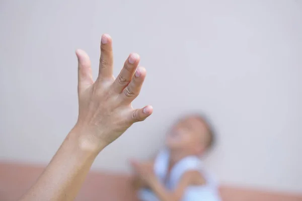 Meninos Levantam Mãos Para Prevenir Violência Contra Crianças — Fotografia de Stock