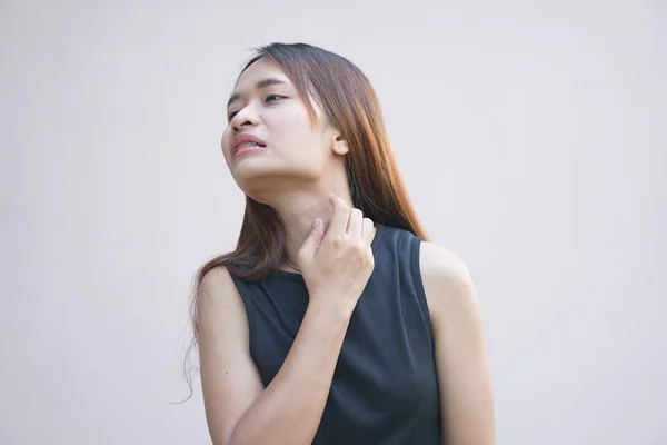 Asian Woman Having Itchy Skin — Fotografia de Stock