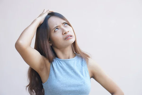 Asian Woman Having Itchy Head Dandruff — Zdjęcie stockowe