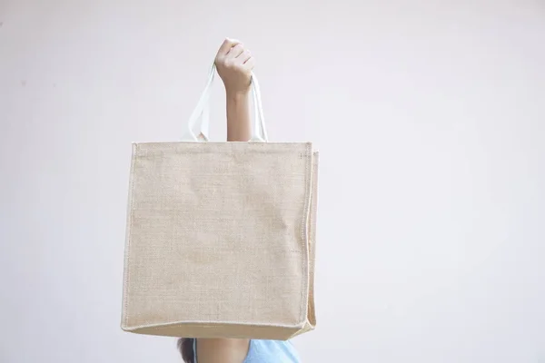 플라스틱없는 여성들은 쇼핑을 비닐봉지 가방을 — 스톡 사진
