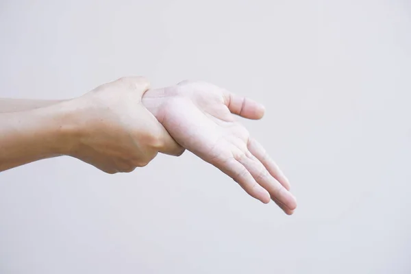 手のしびれを持つアジアの女性 — ストック写真