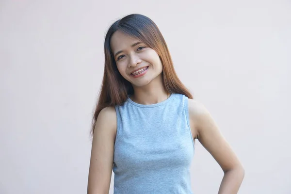 Asiática Mujer Sonriendo Felizmente Braces —  Fotos de Stock