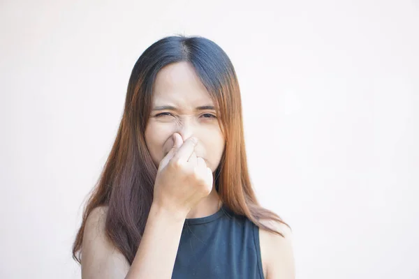 Stock image Asian woman covering her nose with her hands due to a bad smell