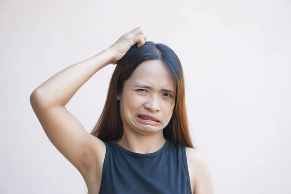 Asian Woman Having Itchy Head Dandruff — Zdjęcie stockowe