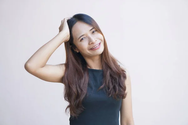 Mulher Asiática Sorrindo Alegremente Aparelho — Fotografia de Stock