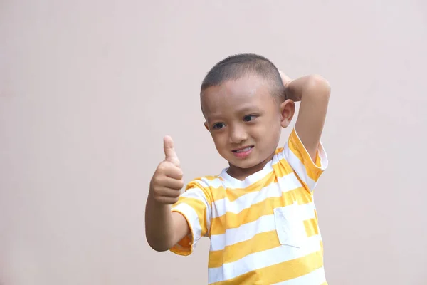 Asiatischer Junge Tut Seine Hand Als Großes Zeichen — Stockfoto