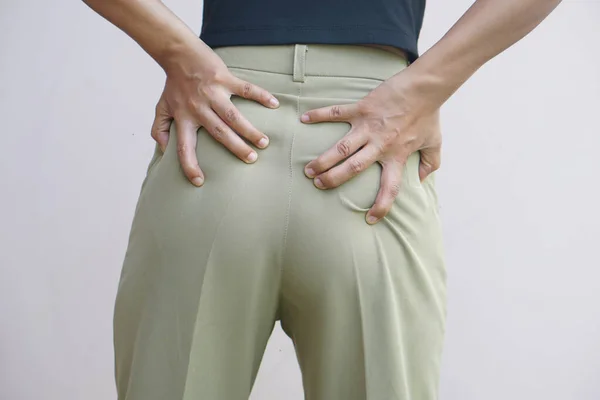 Asiatische Frauen Leiden Unter Rückenschmerzen Durch Langes Sitzen — Stockfoto