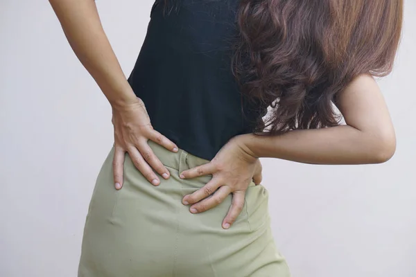 Las Mujeres Asiáticas Tienen Dolor Espalda Inferior Sentarse Durante Mucho —  Fotos de Stock
