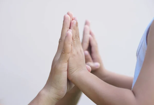 Mor Och Barn Hand Hand — Stockfoto