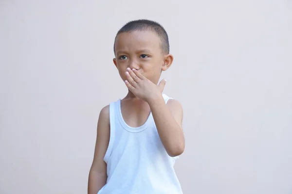 Asiatischer Junge Deckt Nase Mit Händen Schlechten Geruch Verhindern — Stockfoto