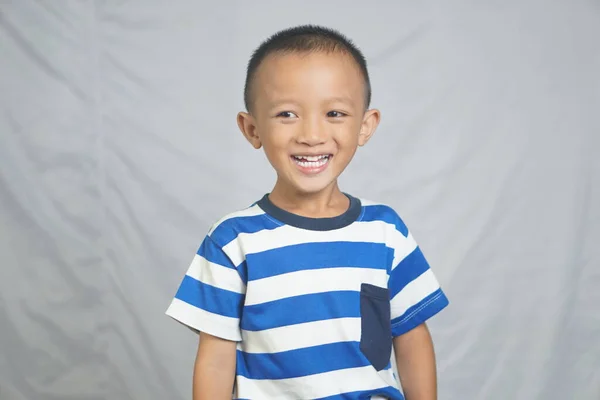 Băiat Fericit Făcând Fotografii Studio — Fotografie, imagine de stoc
