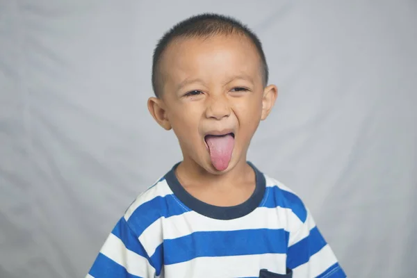 Happy Boy Neemt Foto Studio — Stockfoto