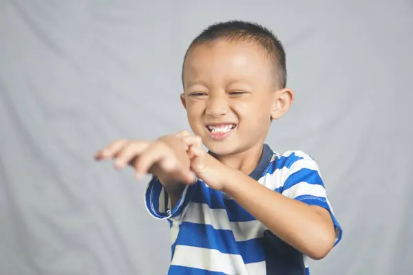 Boy Has Itchy Area His Arm — Stock Photo, Image