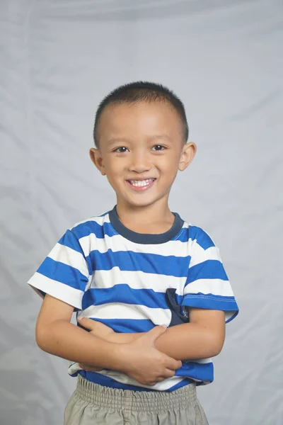 Azji Chłopiec Uśmiecha Się Śmieje Szczęśliwy — Zdjęcie stockowe